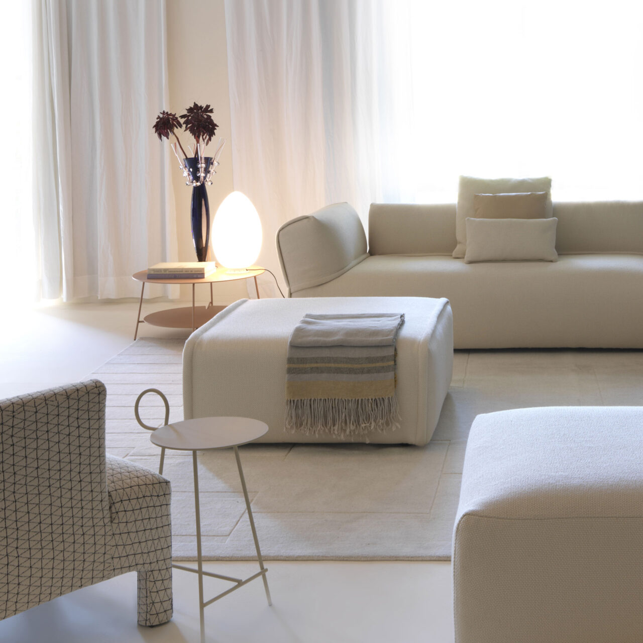 Tafellamp UOVO wit geblazen glas