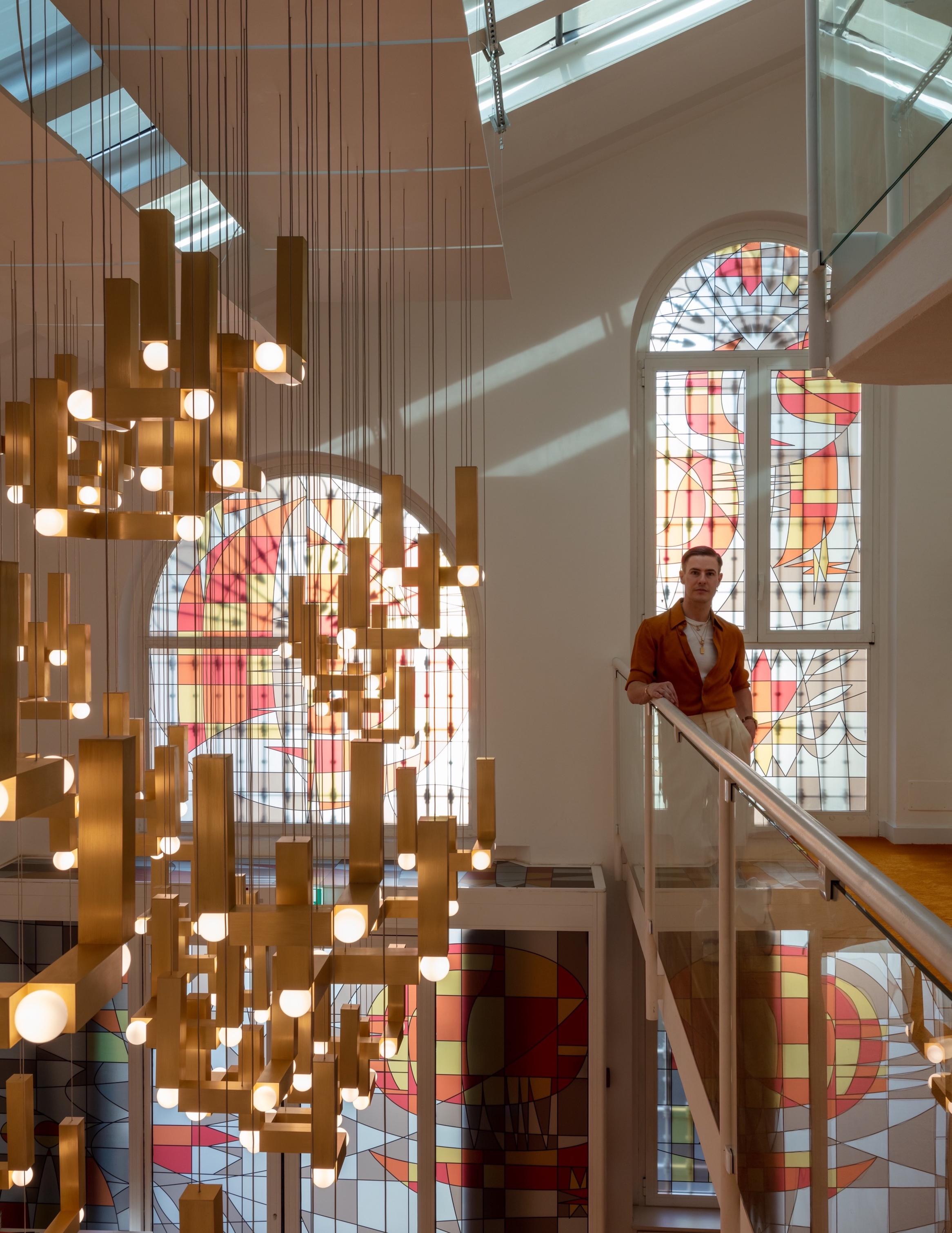 Hanglamp VESPER DUO met opaalvormige kap en zilveren afwerking