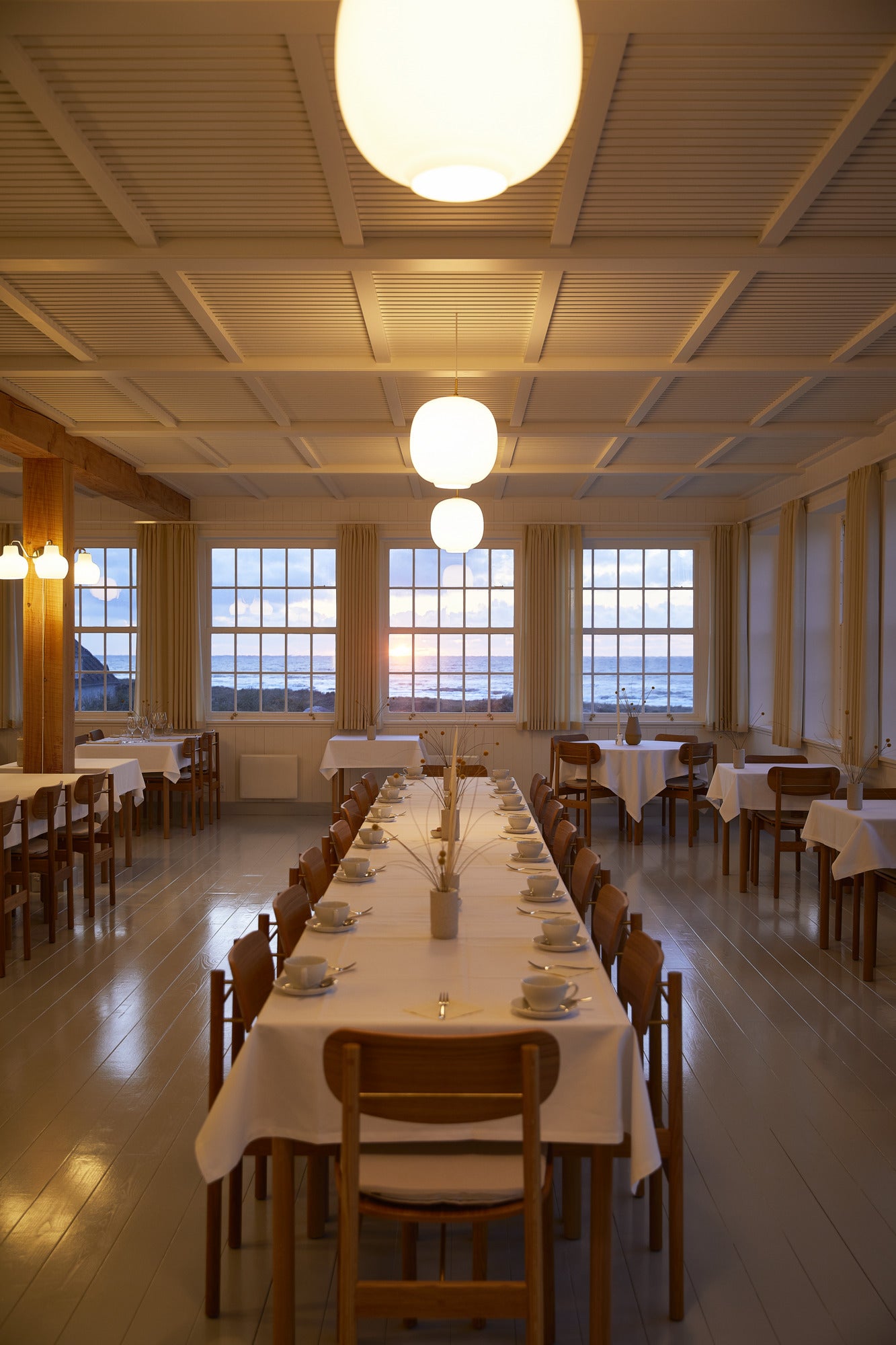 Wandleuchte VL RING CROWN 2 weiß mit messingfarbenem Sockel