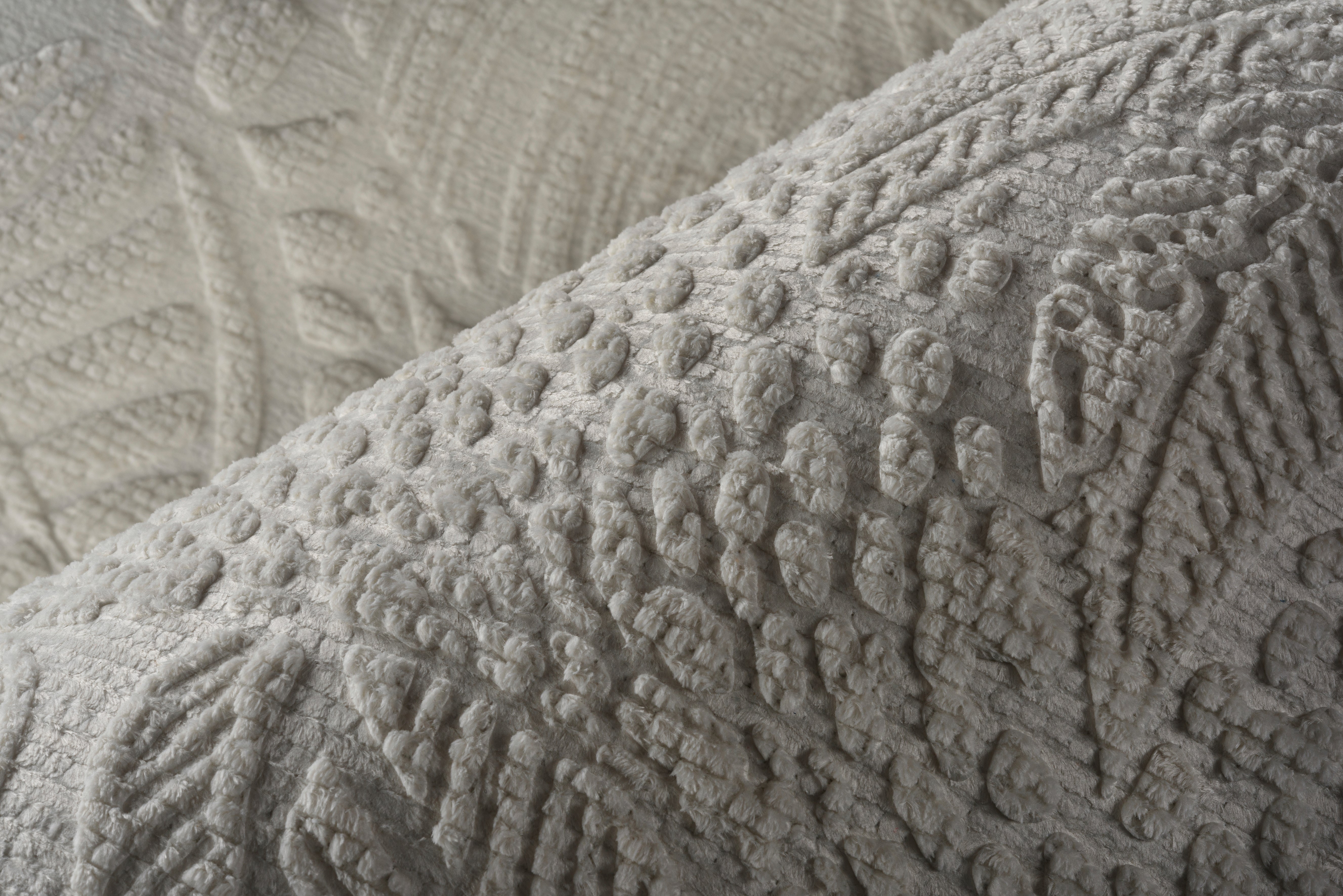 Textile wallpaper with 3D PANTHERA pattern in light beige