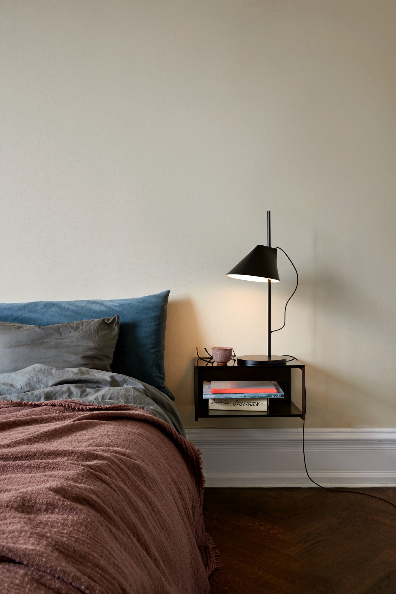 Lampa stołowa YUH czarny – marmur, Louis Poulsen