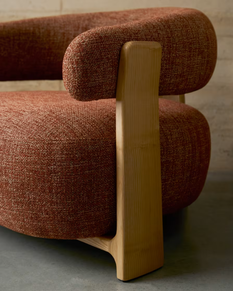 Fauteuil GRANITE rode chenille met essen basis