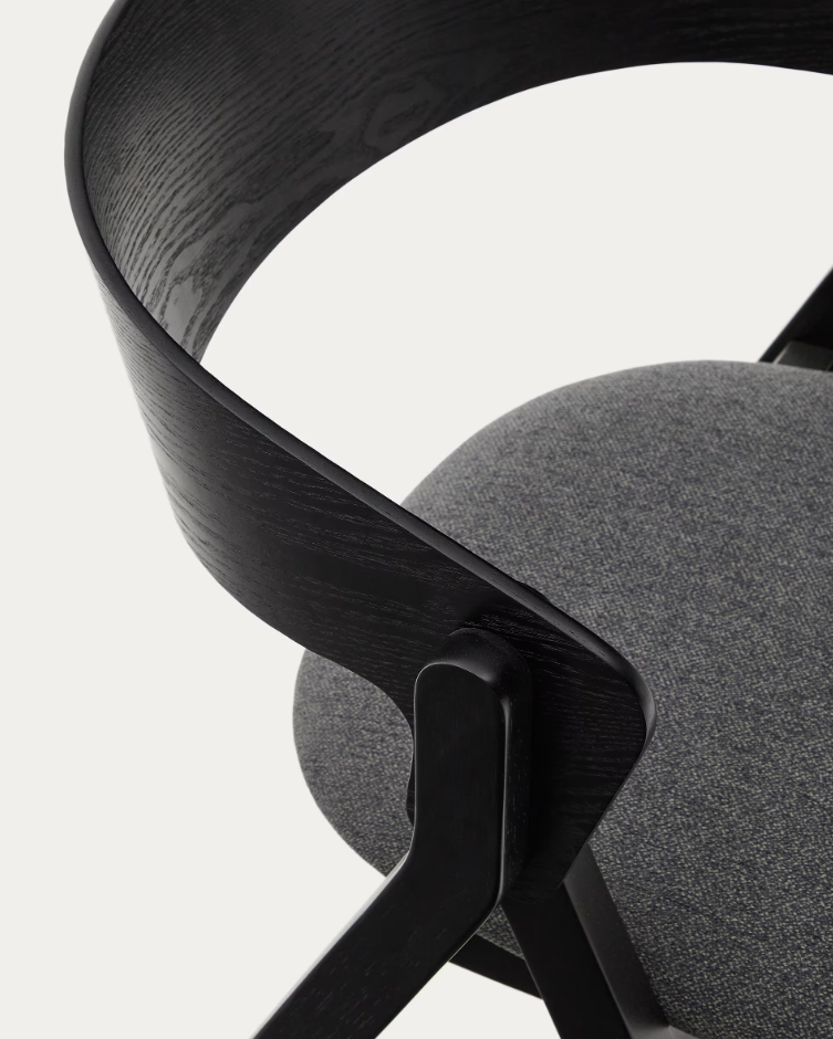 Stoel GODIA van essenhout met zwarte afwerking