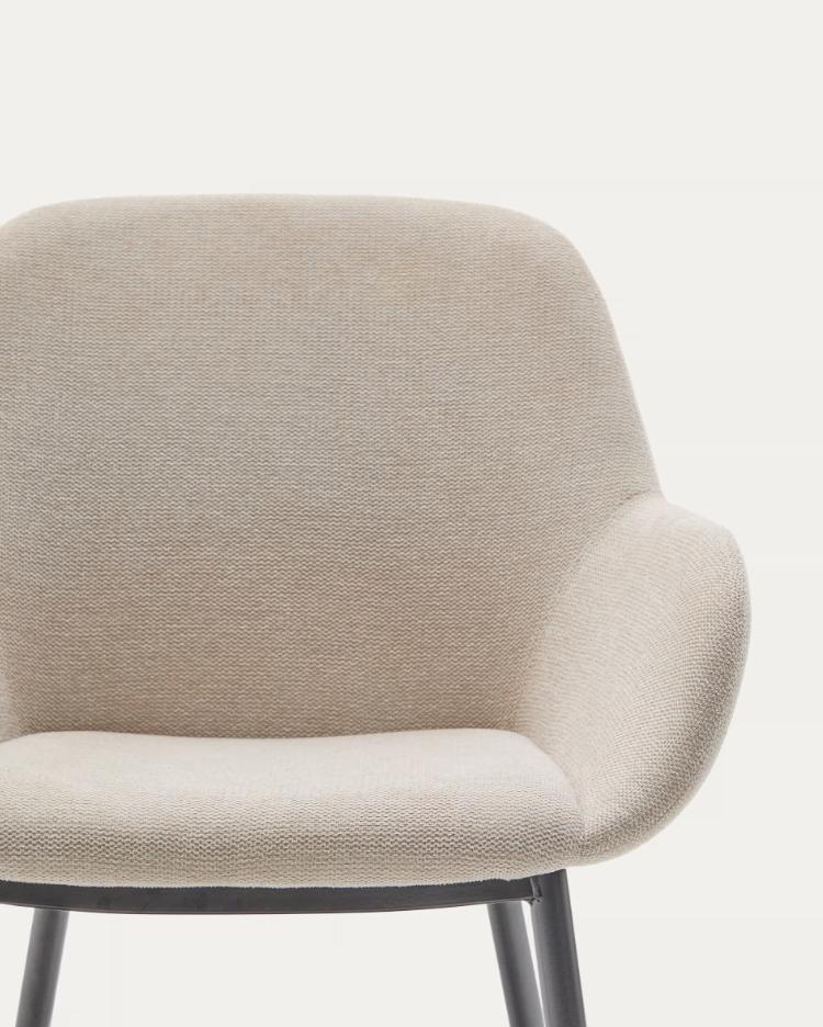 Beige Pferdestuhl mit einer schwarzen Basis