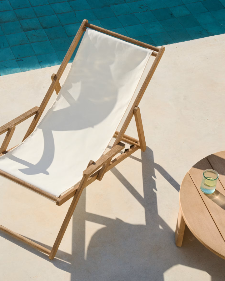 Villara White Deckchair mit Akazienbasis