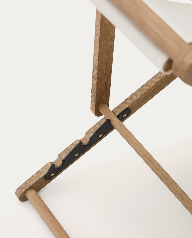 Villara White Deckchair mit Akazienbasis