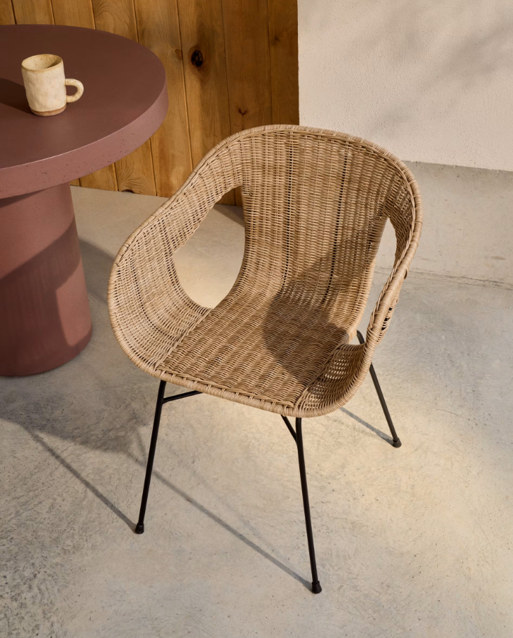 Außenstuhl ELTIERA aus synthetischem Rattan mit Stahlbasis