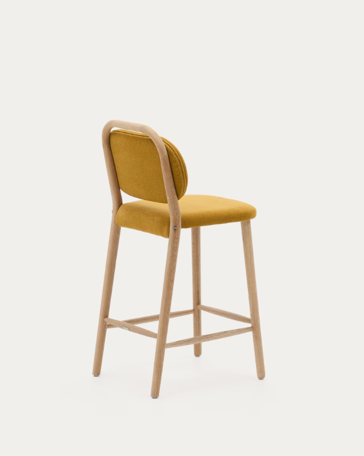 Hocker HELDA mosterdkleurig chenille met eiken basis