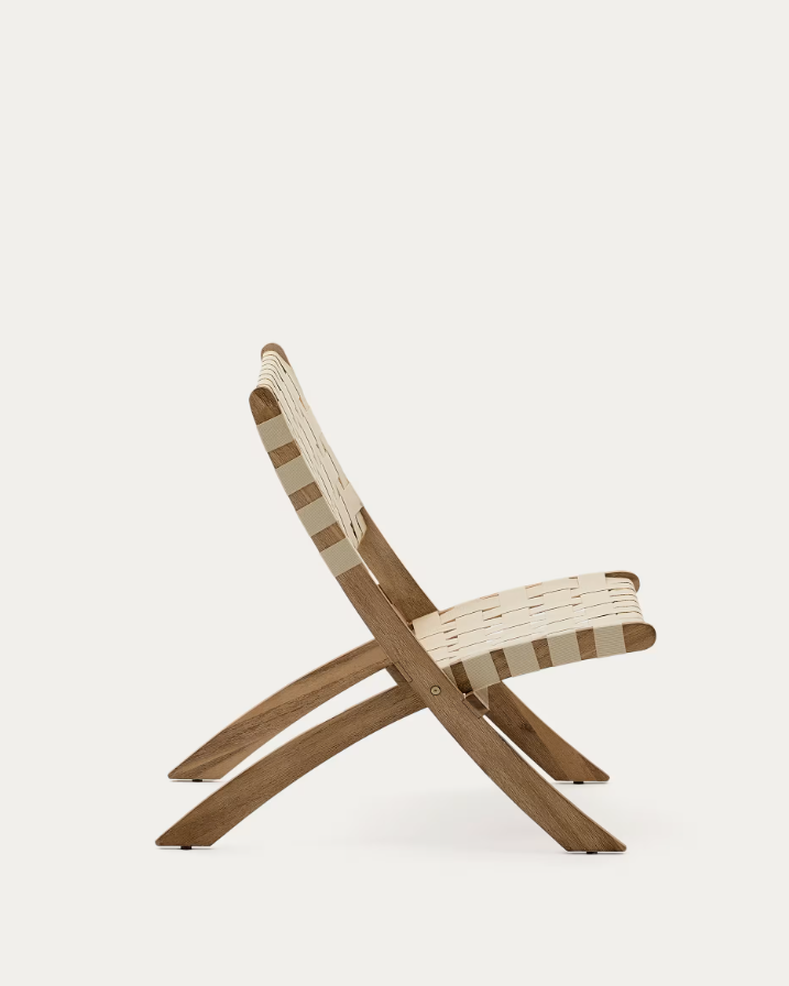 Opvouwbare tuinfauteuil CHABELI van massief acaciahout met een crèmekleurige afwerking