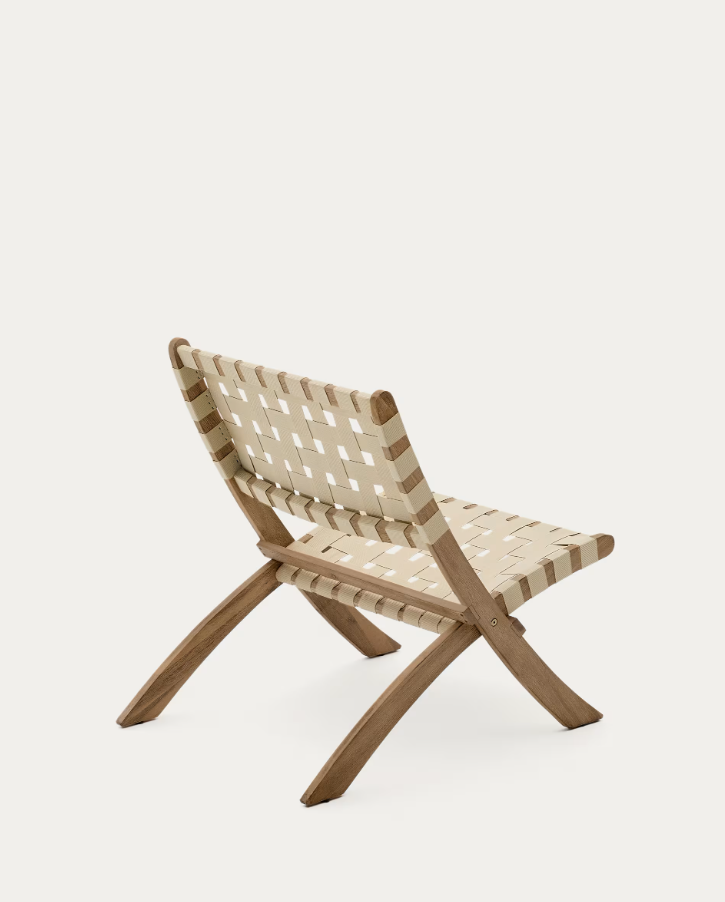 Opvouwbare tuinfauteuil CHABELI van massief acaciahout met een crèmekleurige afwerking