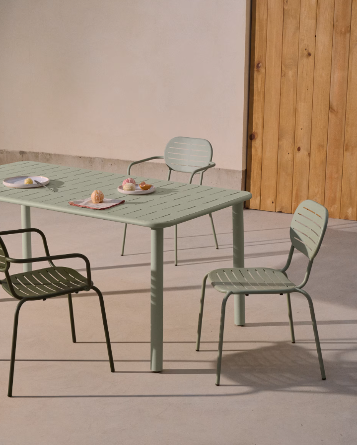 BRAI OLIAL STAL GARDEN TABLE