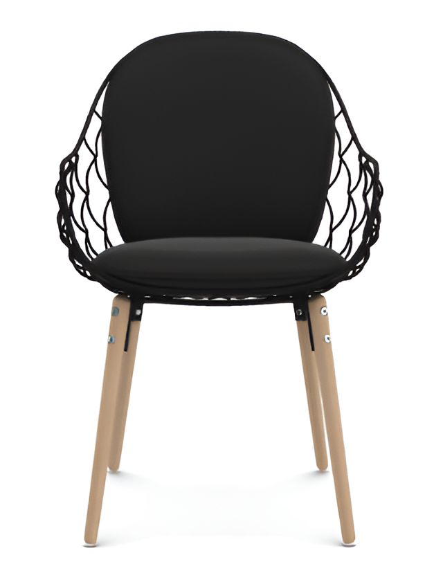 PIÑA chair in black with an ash base
