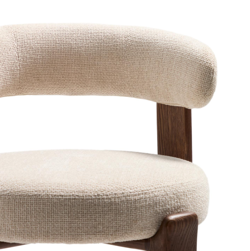 Hocker GRANITE beige chenille met een donkere essen basis