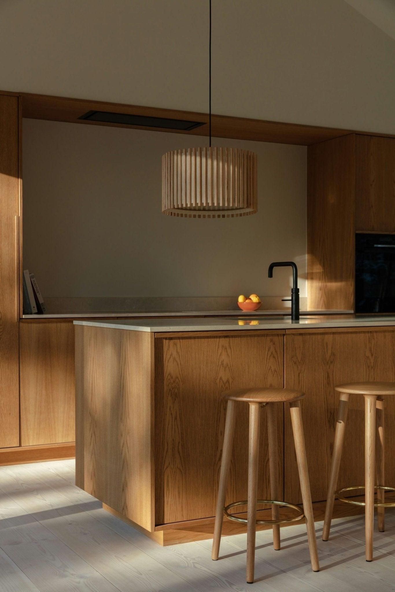 Abażur KOMOREBI dębowy UMAGE Eye on Design