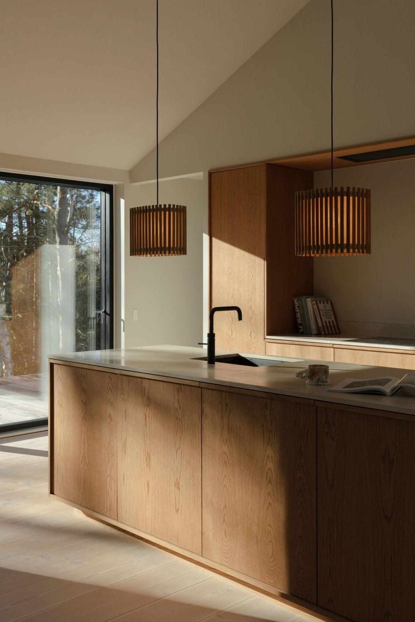 Abażur KOMOREBI dębowy UMAGE Eye on Design