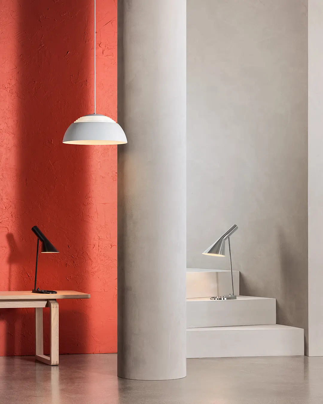 Lampa stołowa AJ polerowana stal nierdzewna, marka Louis Poulsen