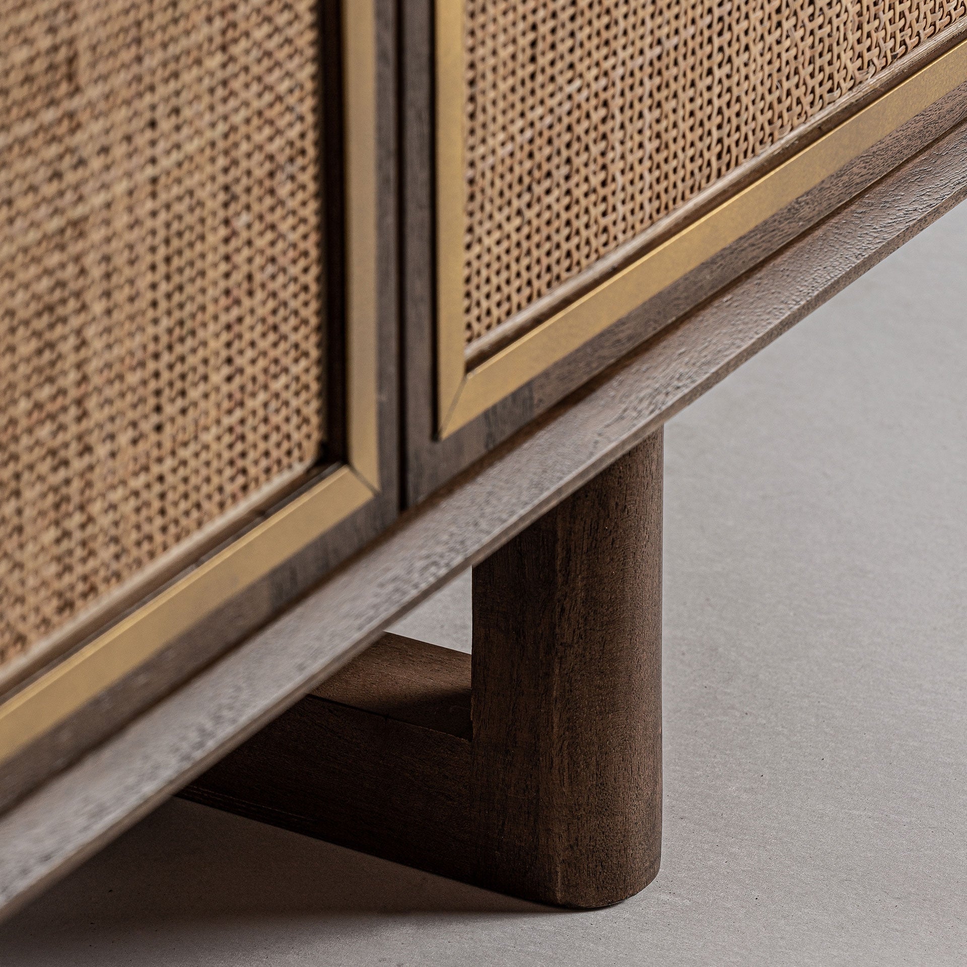 GONDORF Mango Wood Chest of Drawers