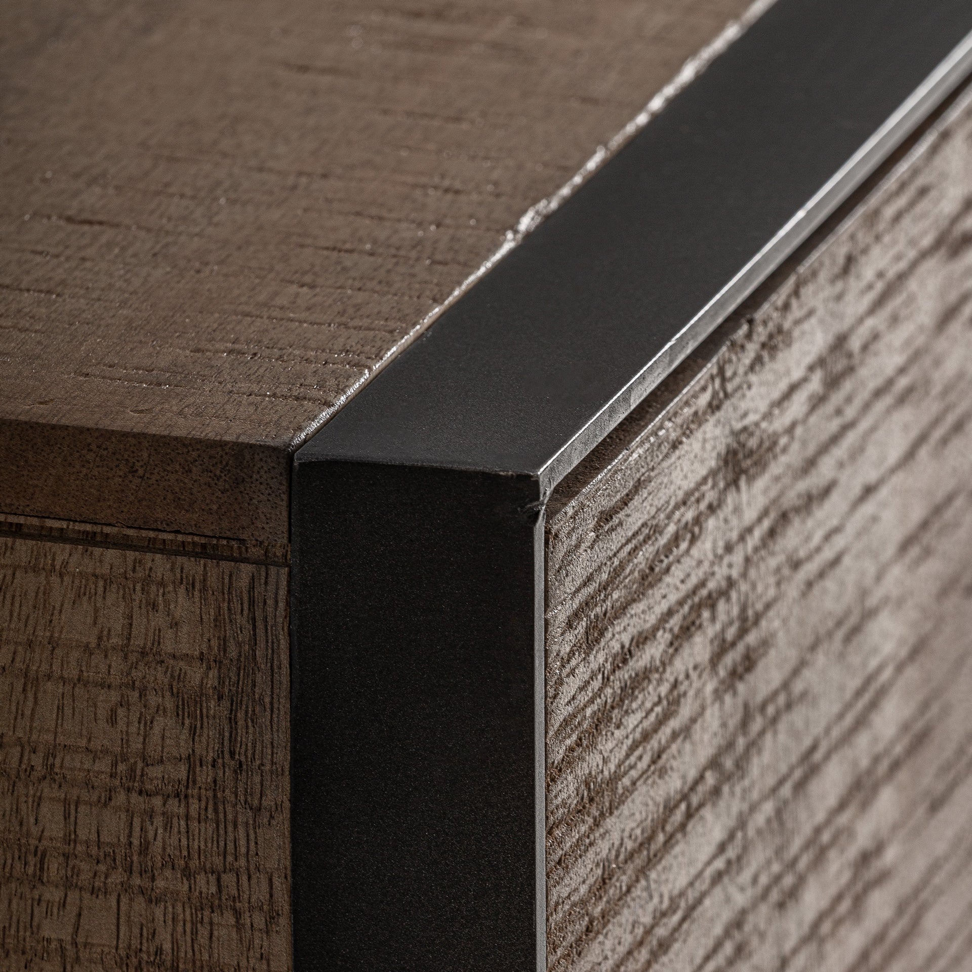 Kommode KREFELD aus Mangoholz mit Eisenfinish
