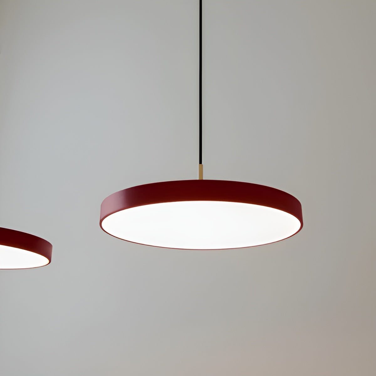 Hanglamp ASTERIA PLUS bordeaux met gouden inzetstuk