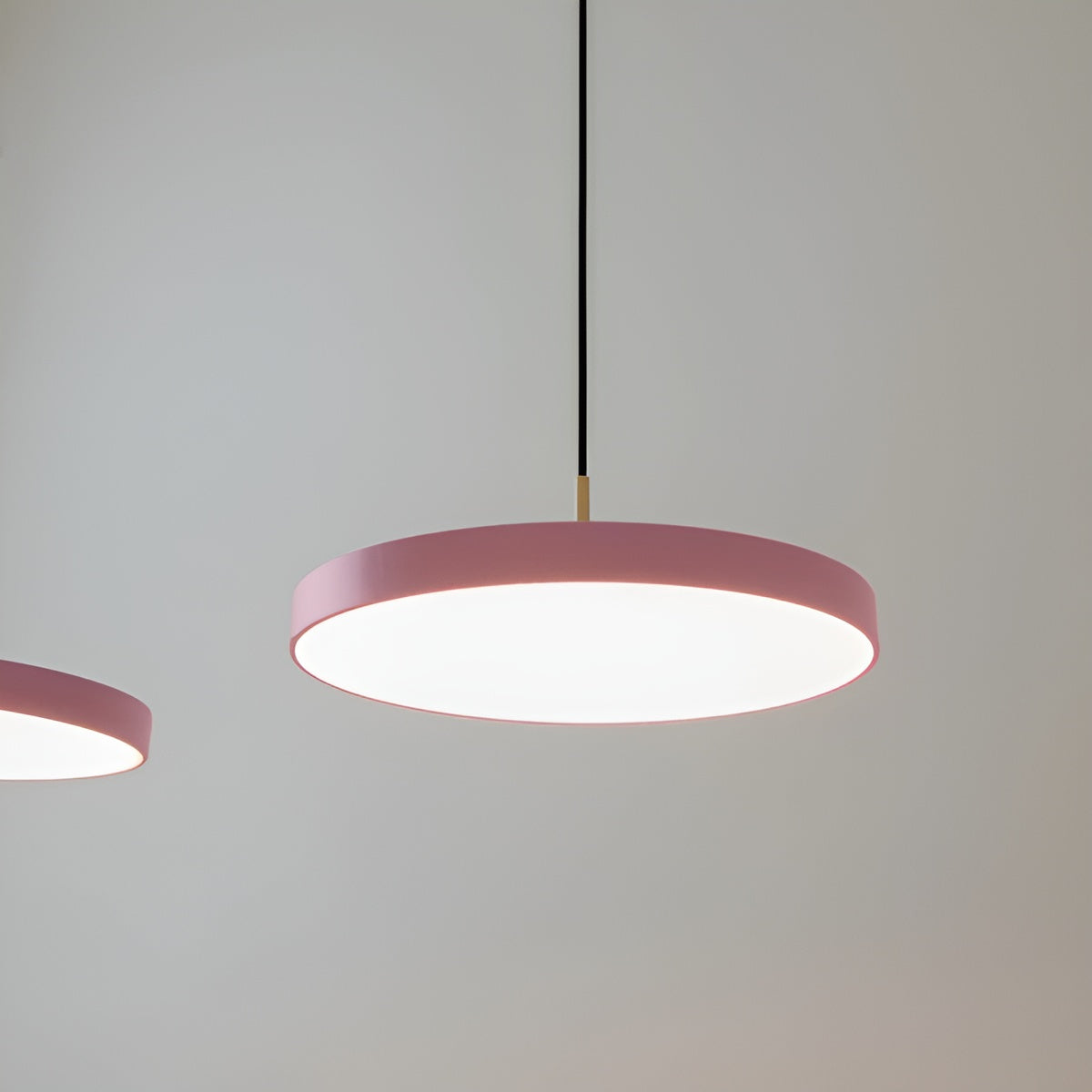 ASTERIA PLUS pendant lamp in light pink with a gold accent