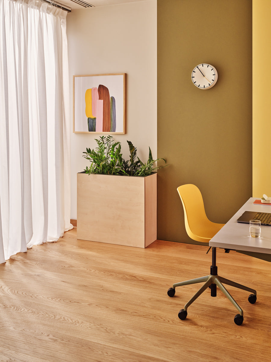 Baltic 2 Basic Drehstuhl Verstellbare Basis mit Rädern auf der harten Oberfläche