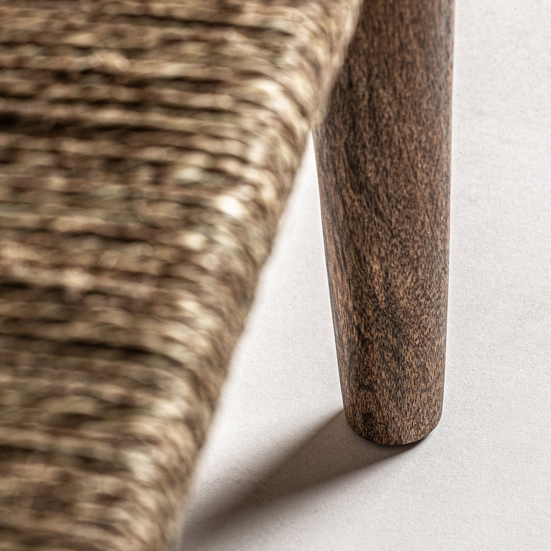 TASSAROLO dubbele bank van mango hout met jute zitting