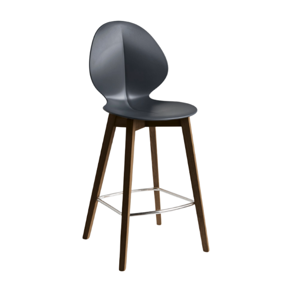 Krzesło barowe BASIL szare siedzisko z ciemną drewnianą podstawą – Calligaris