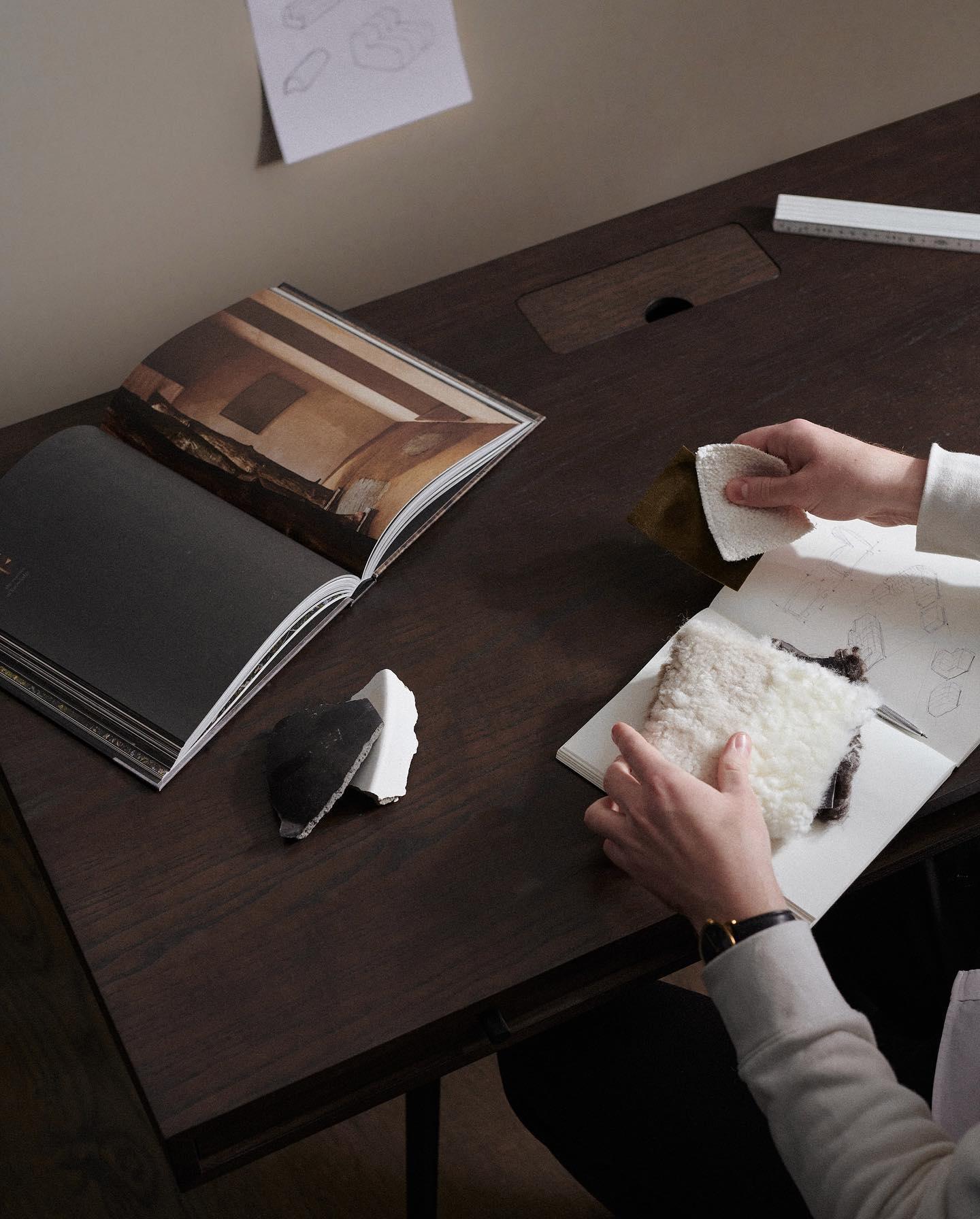 Biurko JFK ciemny jesion NORR11 Eye on Design