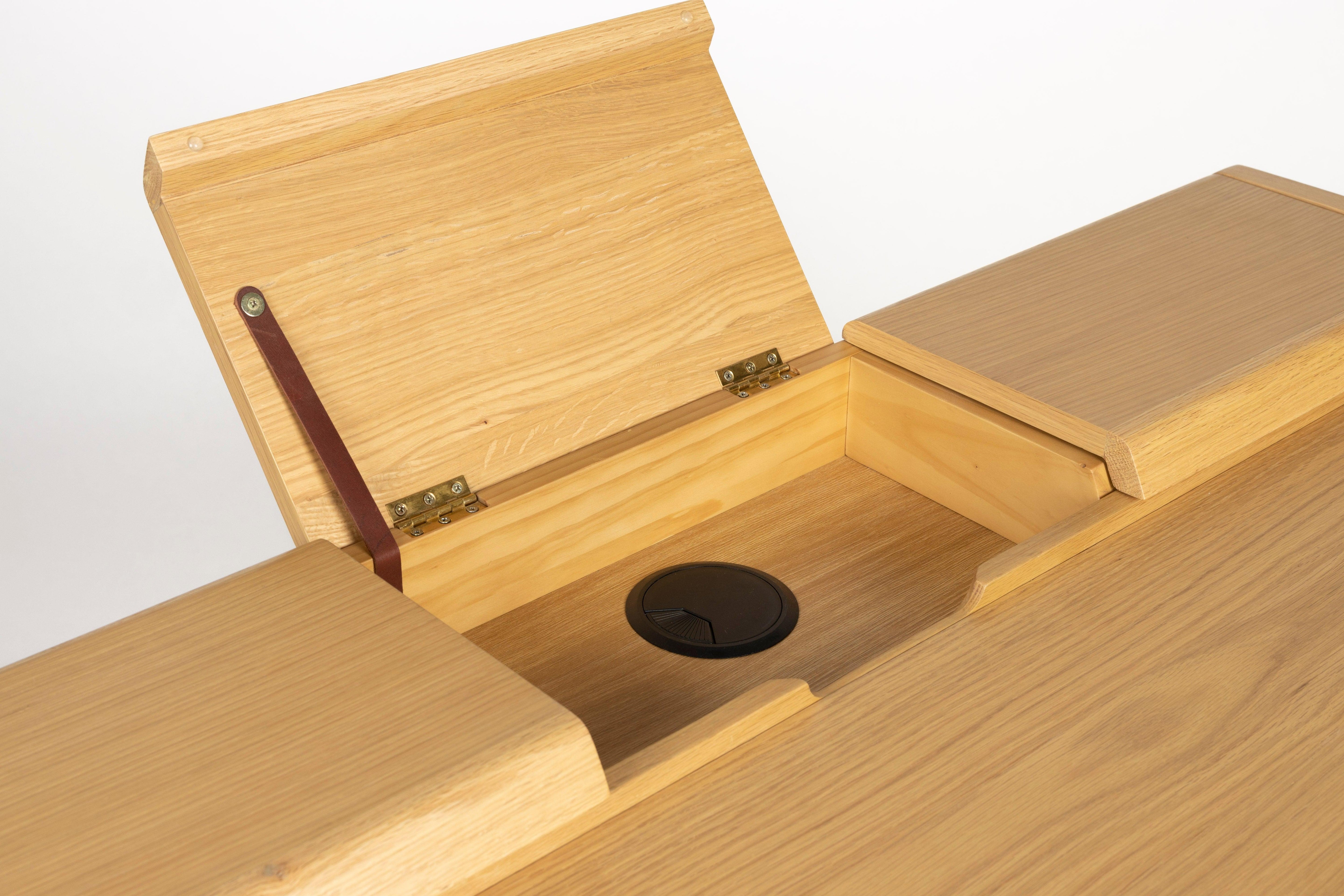 Biurko KAAT drewno dębowe Zuiver Eye on Design