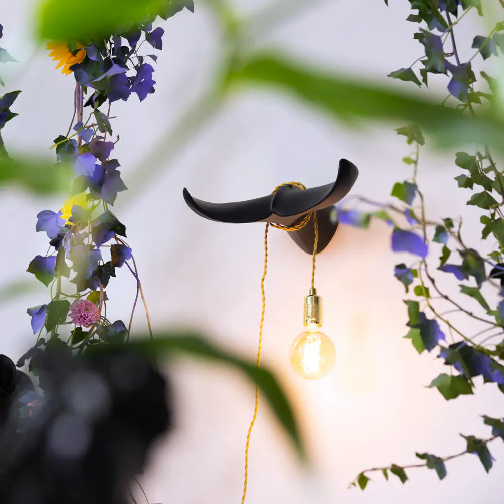 Wandlamp DE STAART VOLGT zwart