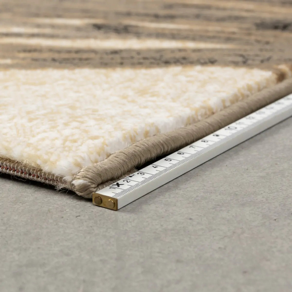 Vloerkleed LEGEND OF KOI CARPET beige-grijs