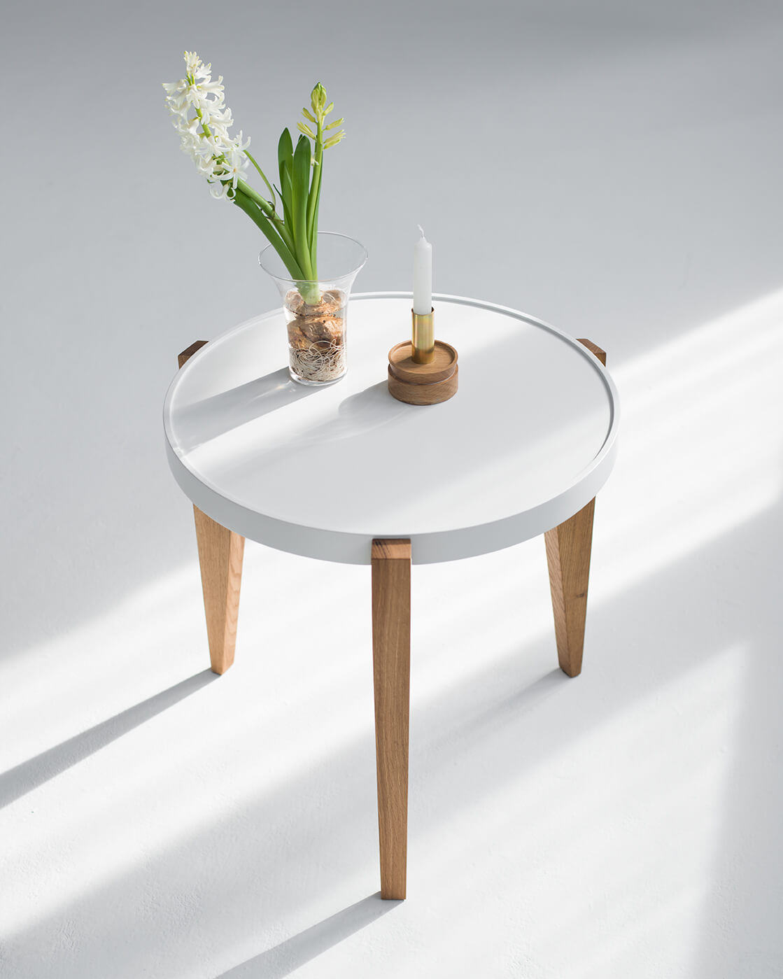 BONTRI table with a white top and wooden base