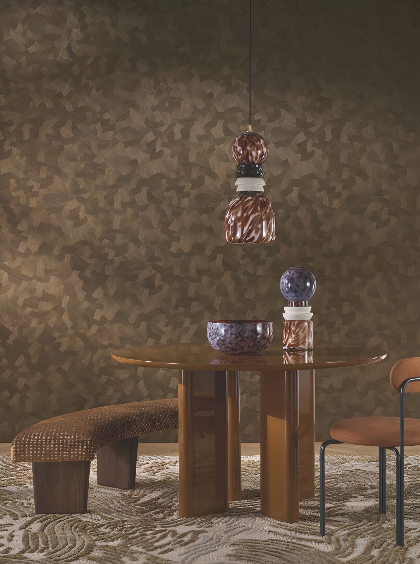 Structuurtapijt met metallic afwerking en abstract patroon BERENICE - MARINE/DORÉ donkerbruin met goud