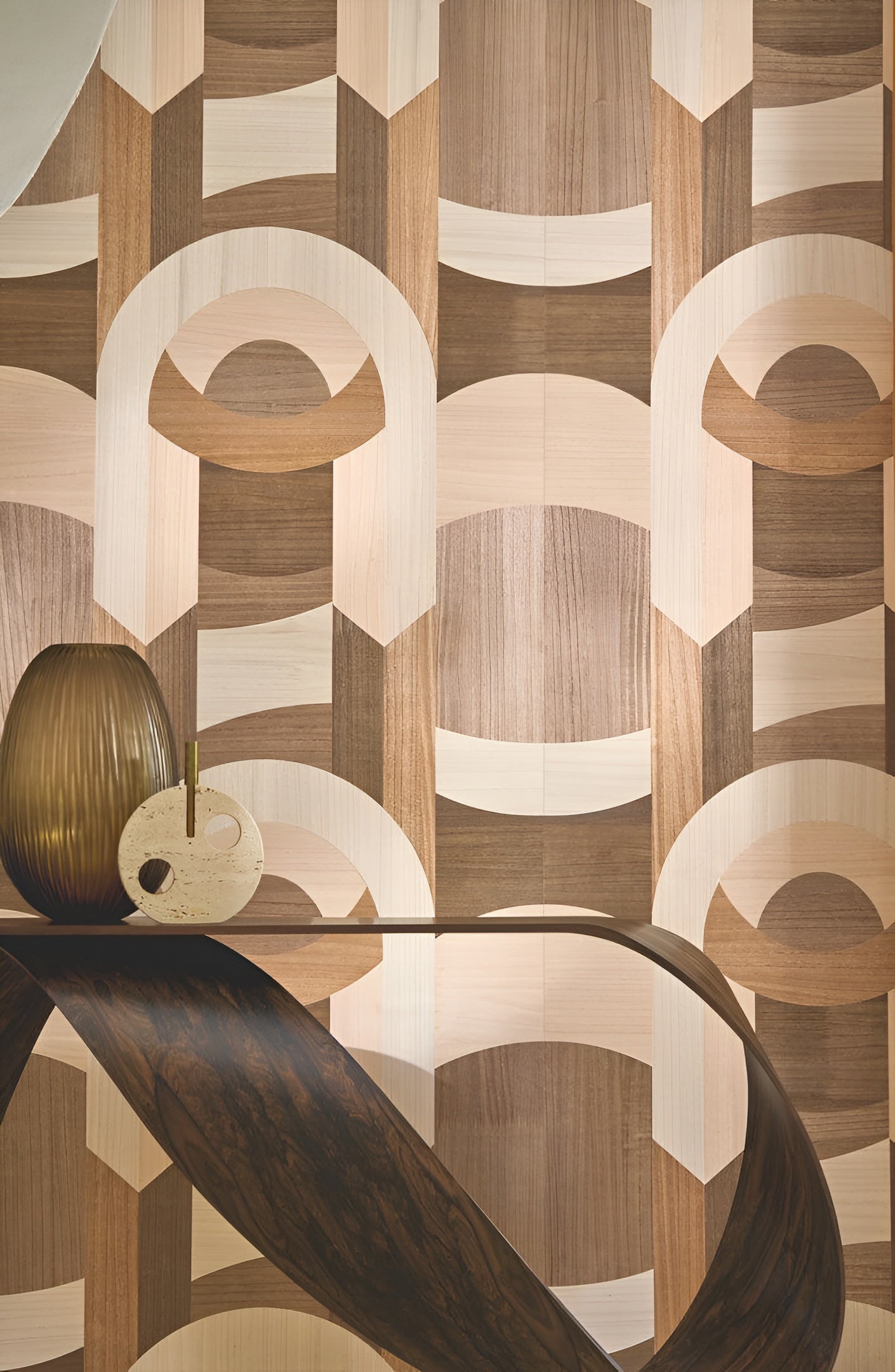 Geweven behang met geometrisch art deco patroon TRAVERSÉE - EIK IVOIRE lichte eik