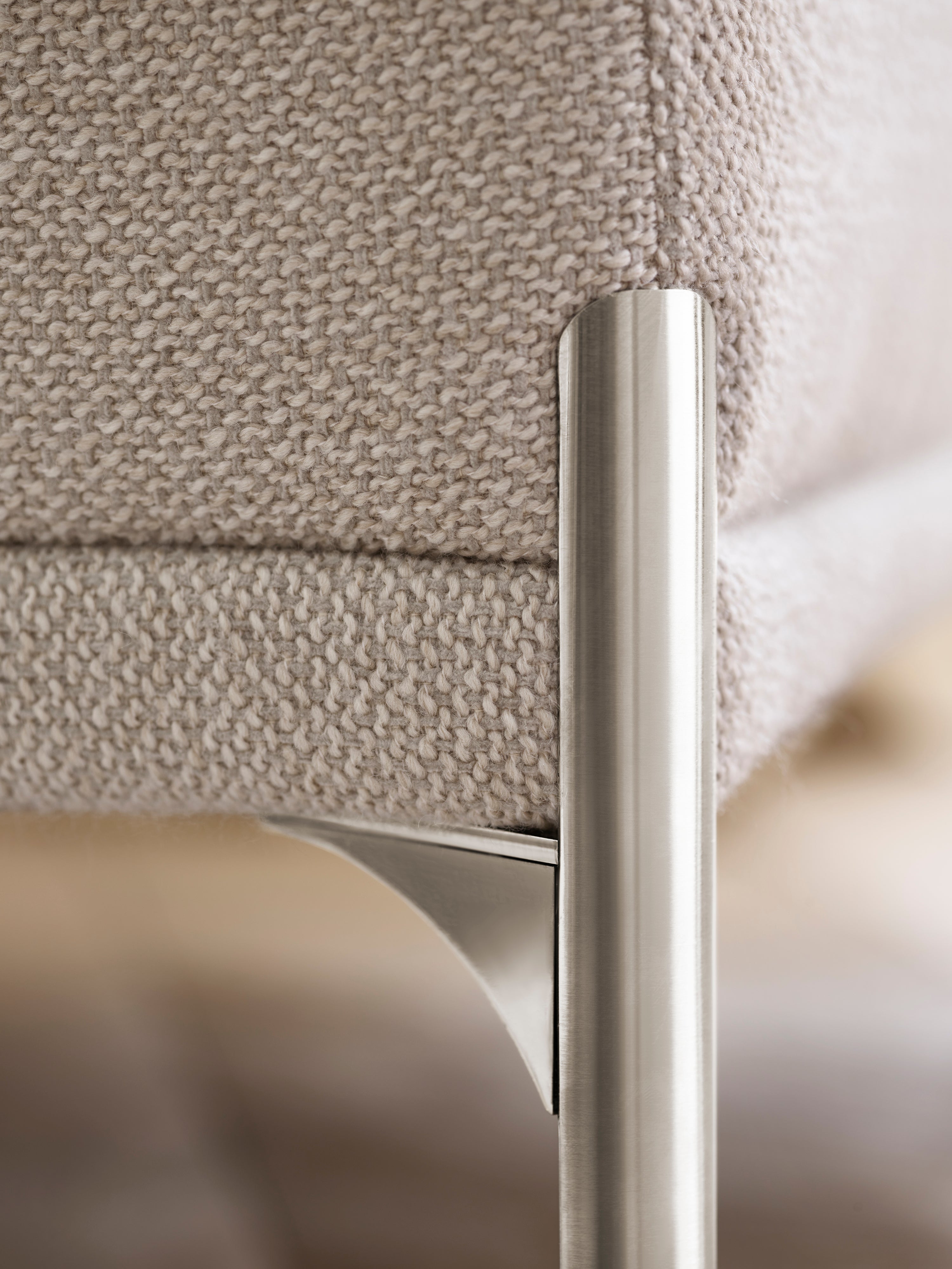 Symmetrische 6-persoons hoekbank CAISA met stalen basis