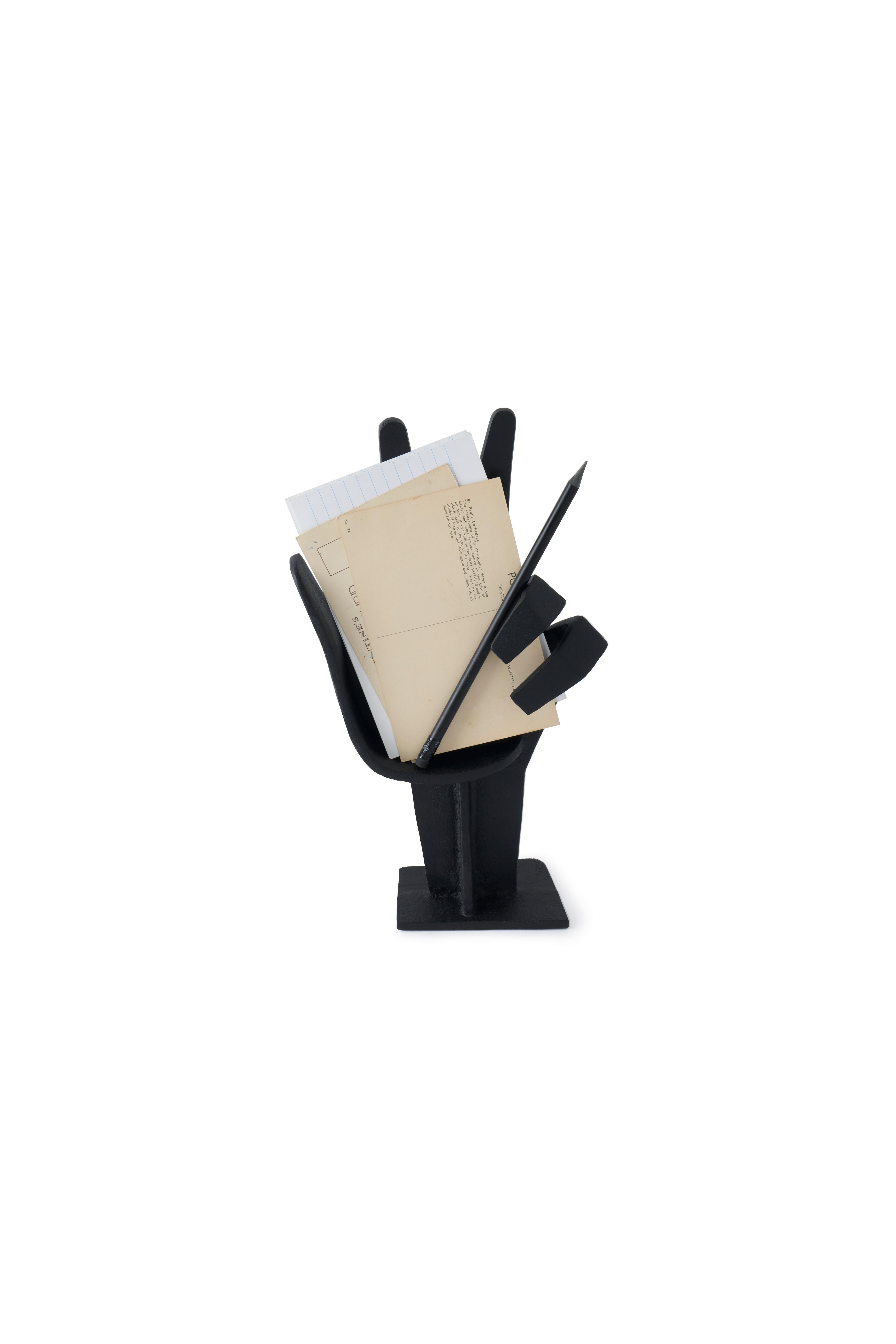 CAST HAND Black Stand
