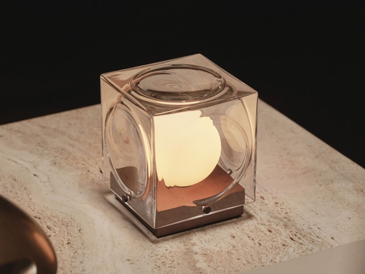 Draagbare lamp CHANT met glazen kap en bronzen voet