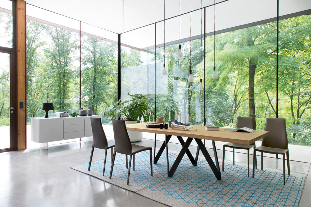 Krzesło AIDA tapicerowane z czarną podstawą – metal, Calligaris