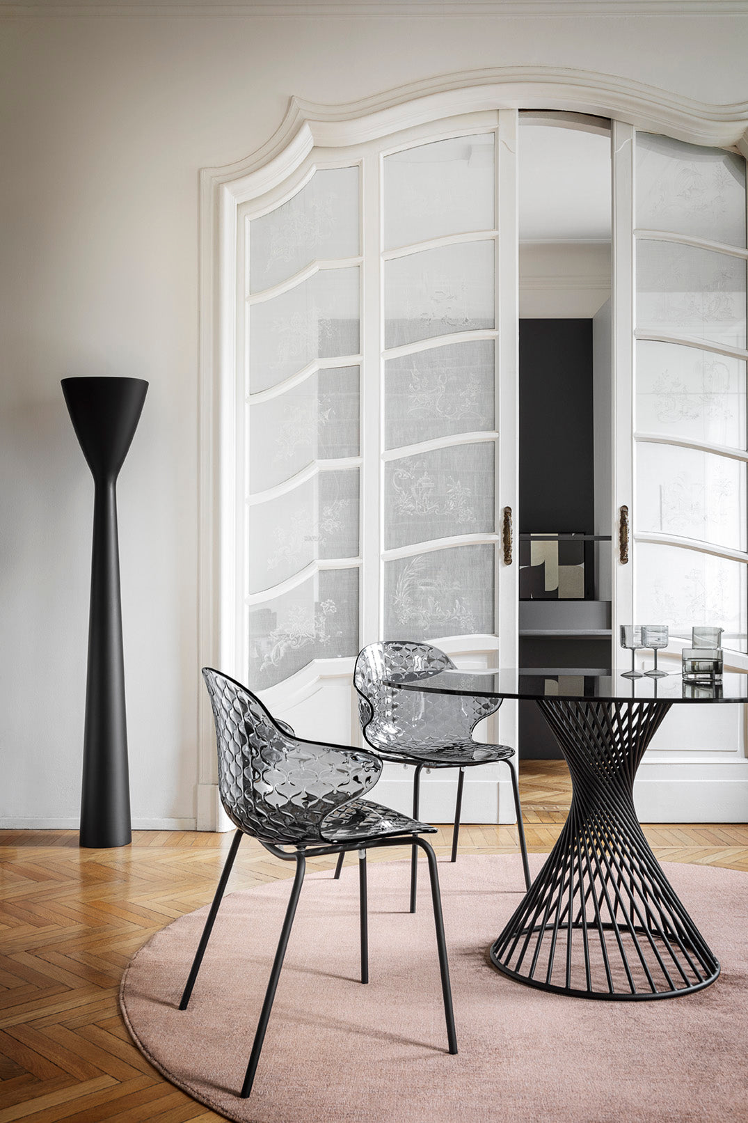 SAINT TROPEZ Chair with White Seat and Chrome Metal Base