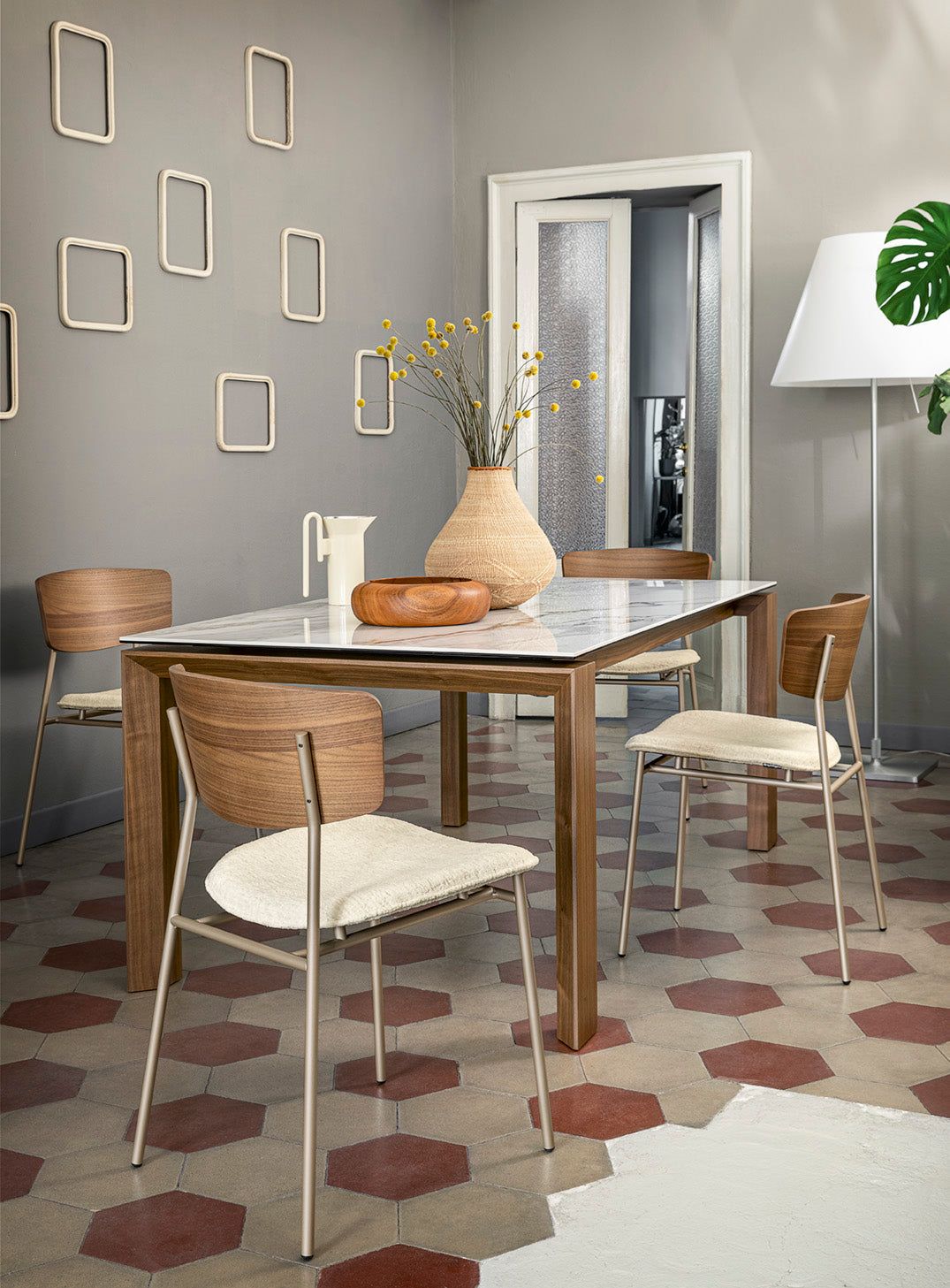 Extendable table OMNIA beige top with walnut base