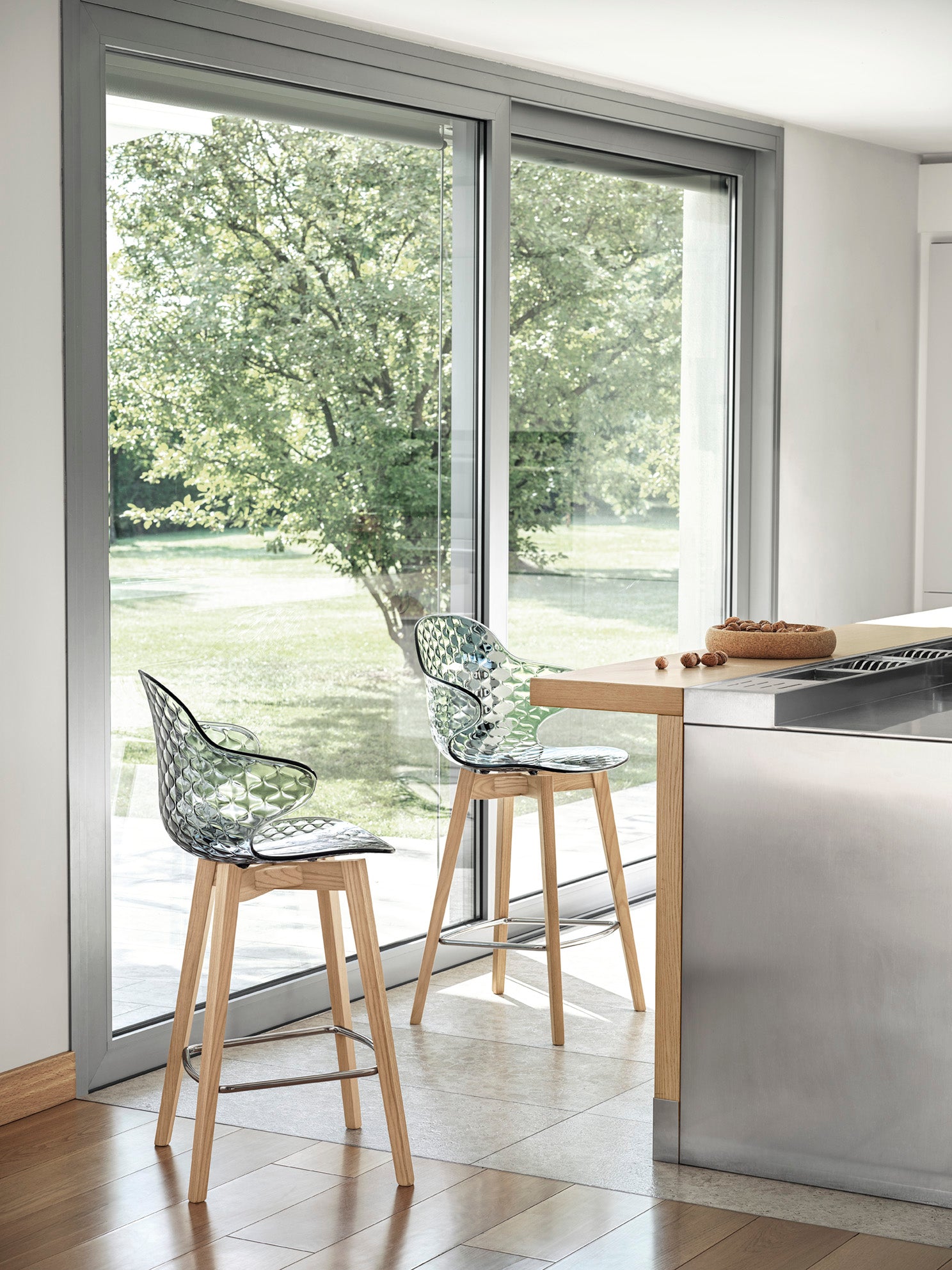 Bar Stool SAINT TROPEZ with Transparent Seat and Dark Wooden Base