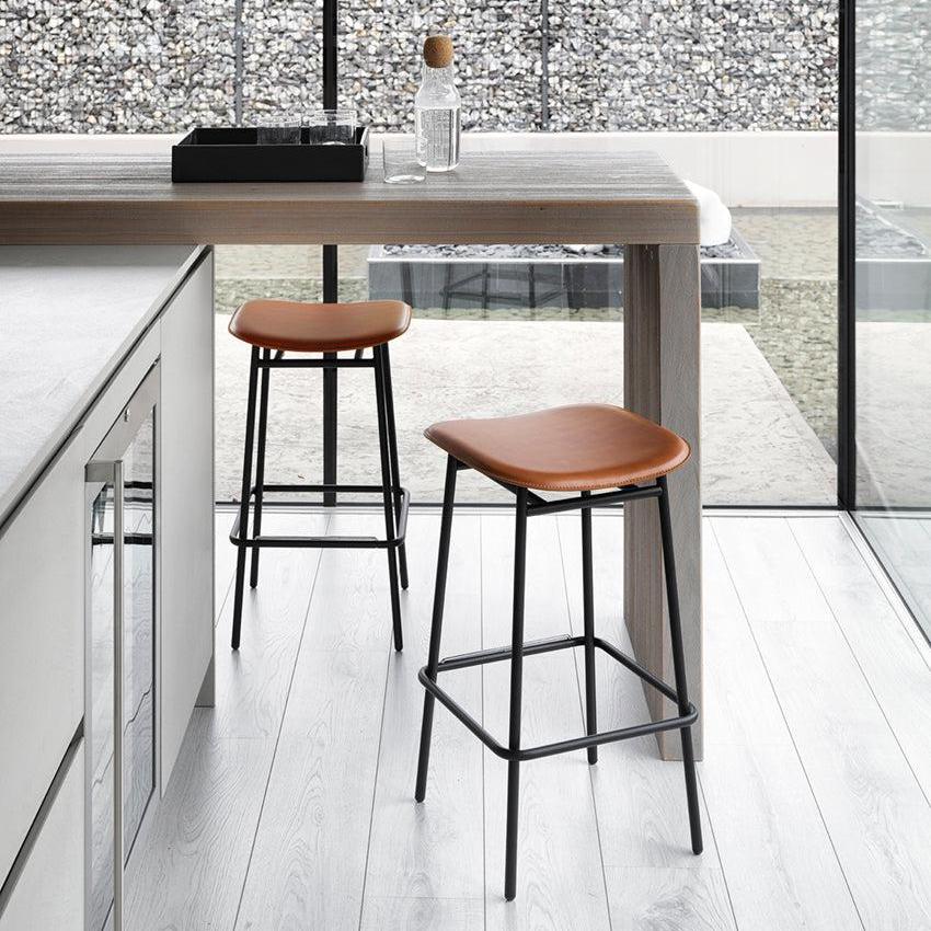 Barhocker FIFTIES gepolstert mit schwarzem Gestell