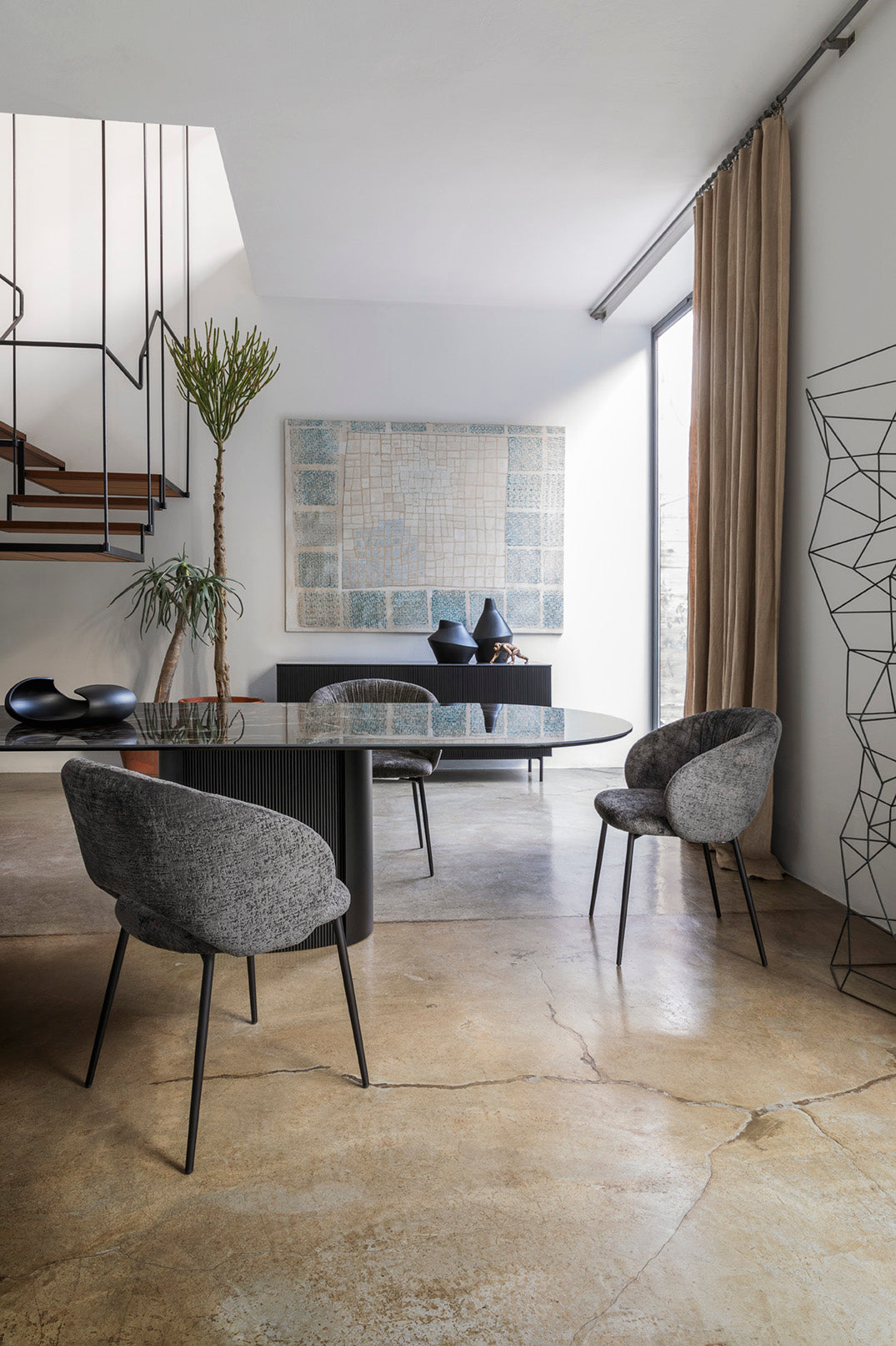 Polsterstuhl ANIME mit schwarzem Metallgestell