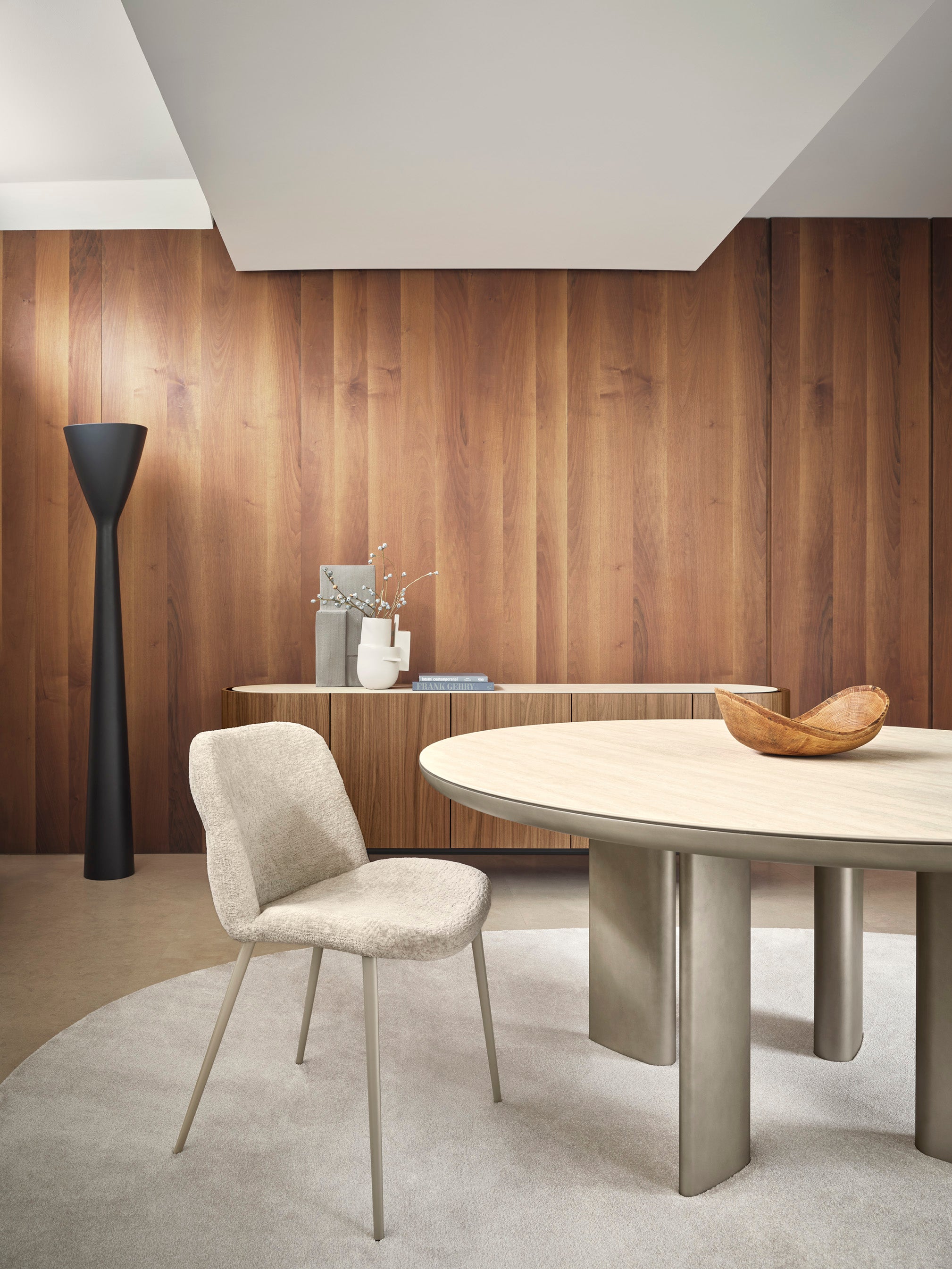 Polsterstuhl ONDA mit braunem Gestell