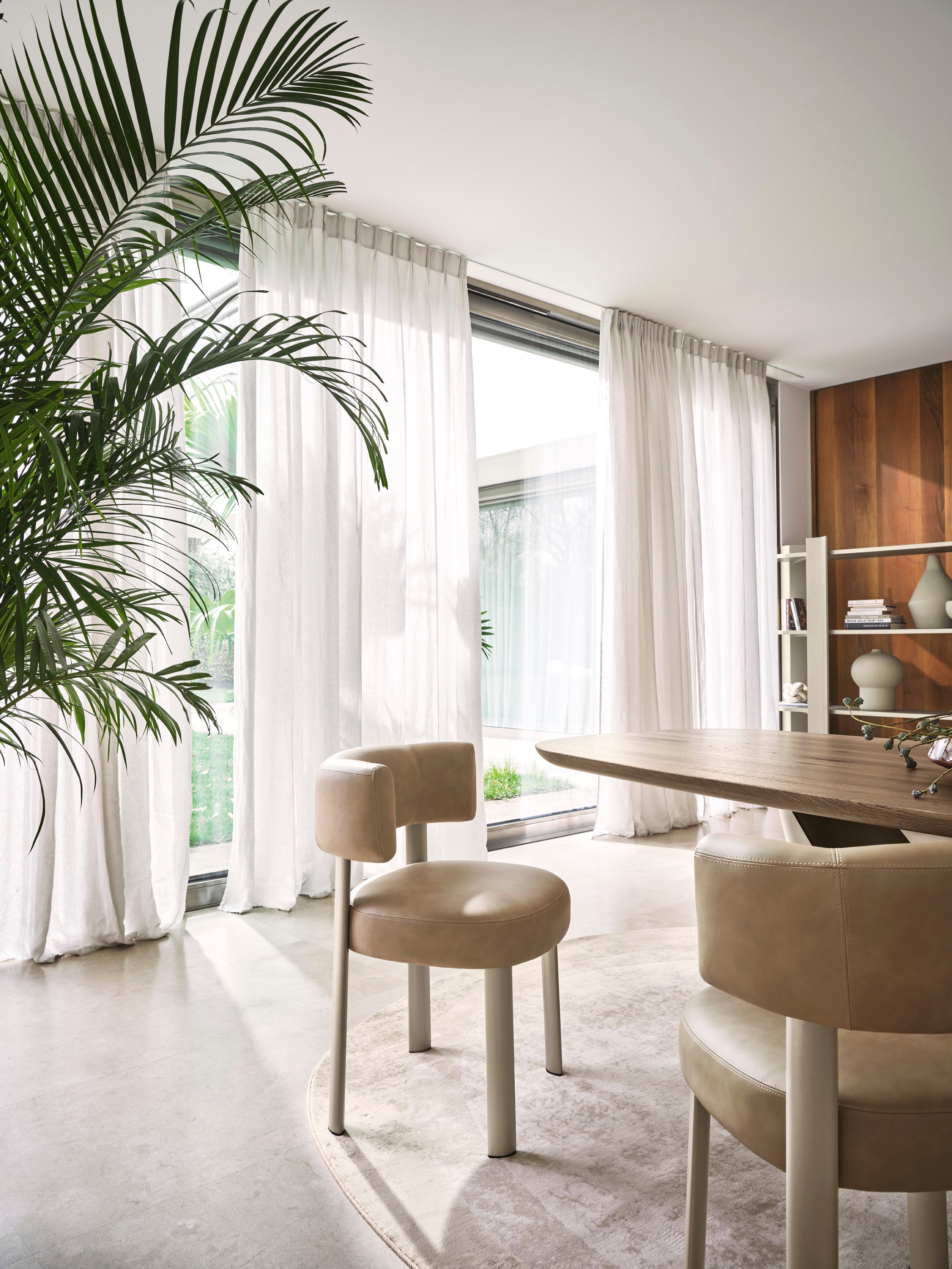 Gestoffeerde GLEN stoel met beige basis