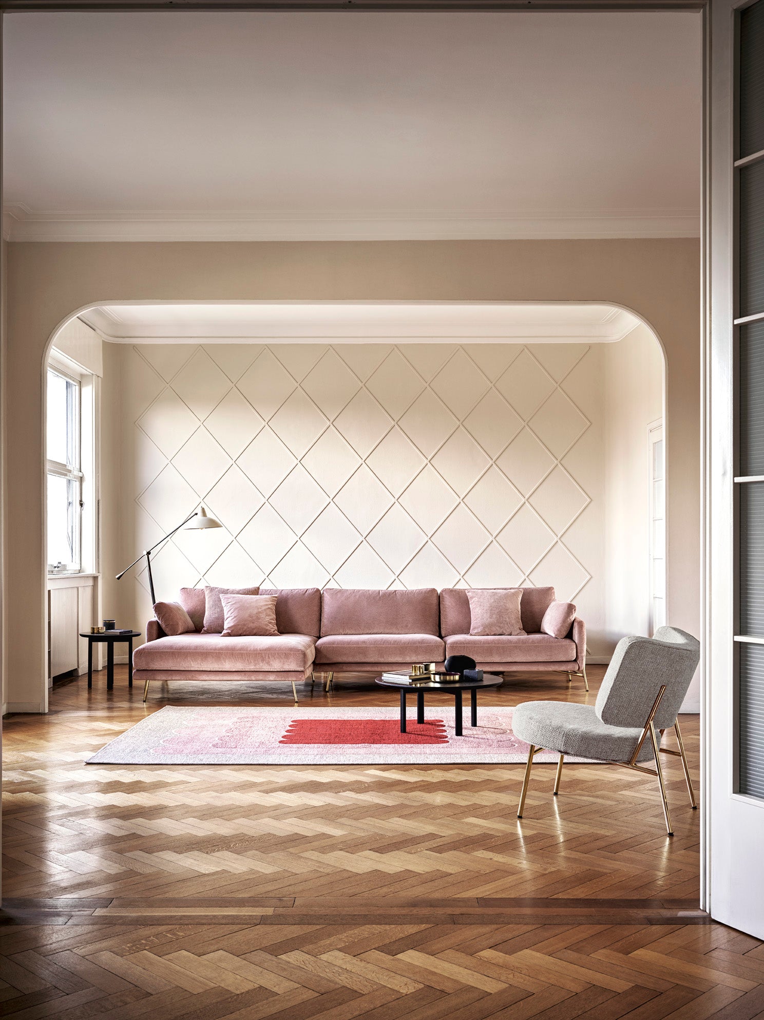 Fotel COCO tapicerowany z czarną podstawą – metal, Calligaris