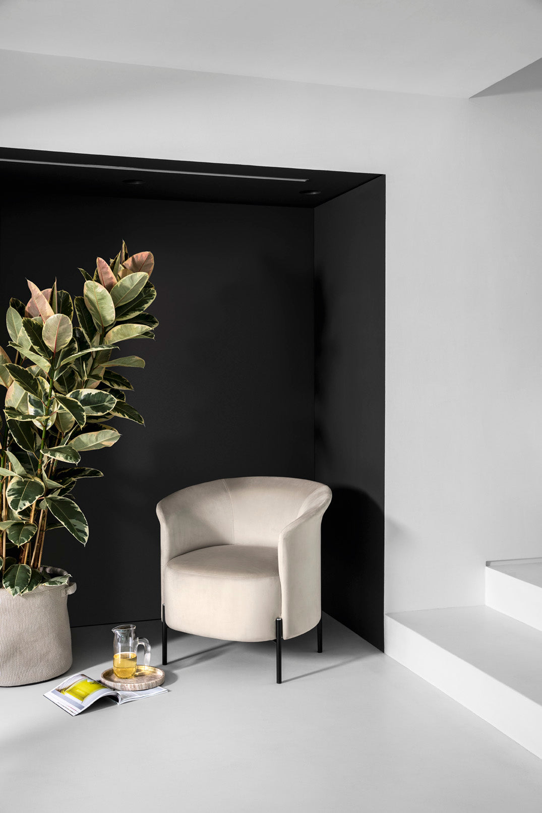 Sessel RENDEZ VOUS gepolstert mit schwarzem Gestell