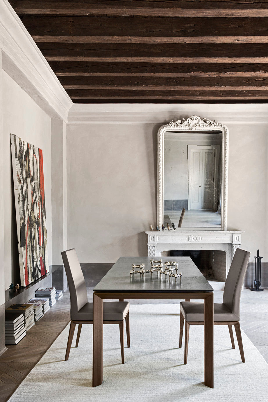 Extendable table OMNIA with a brown top and dark wooden base