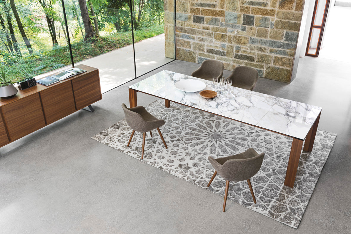 Extendable table OMNIA with a white top and walnut base