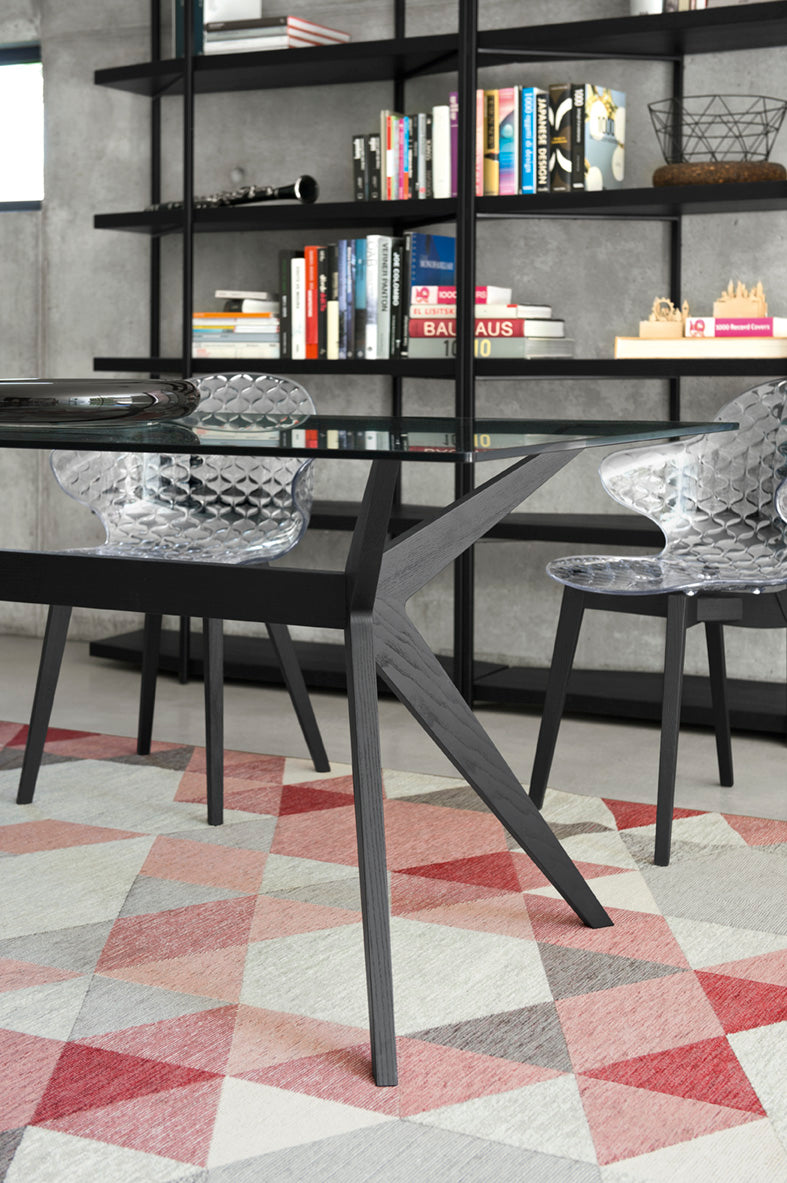SAINT TROPEZ chair with pink seat and dark wooden base